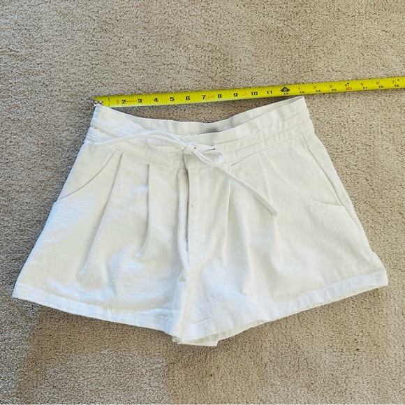Forever 21 White denim paperbag Jean shorts, Small - Picture 3 of 6